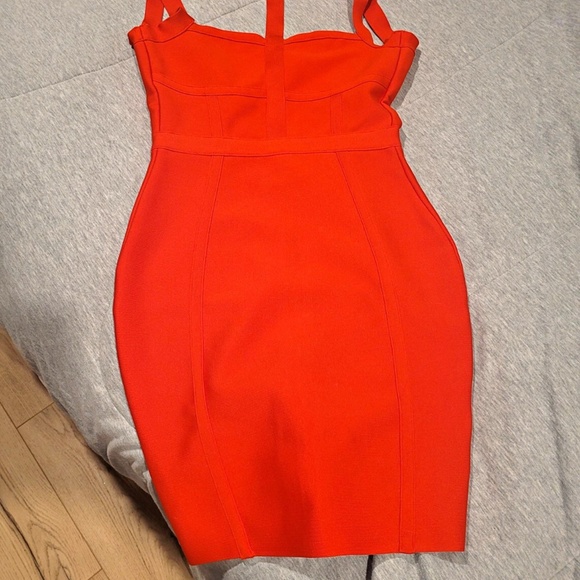 Robe - Picture 2 of 2